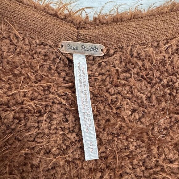 Free People Icing Pullover Sweater S Brown V Neck Eyelash Knit Fluffy Slouchy - Picture 9 of 16